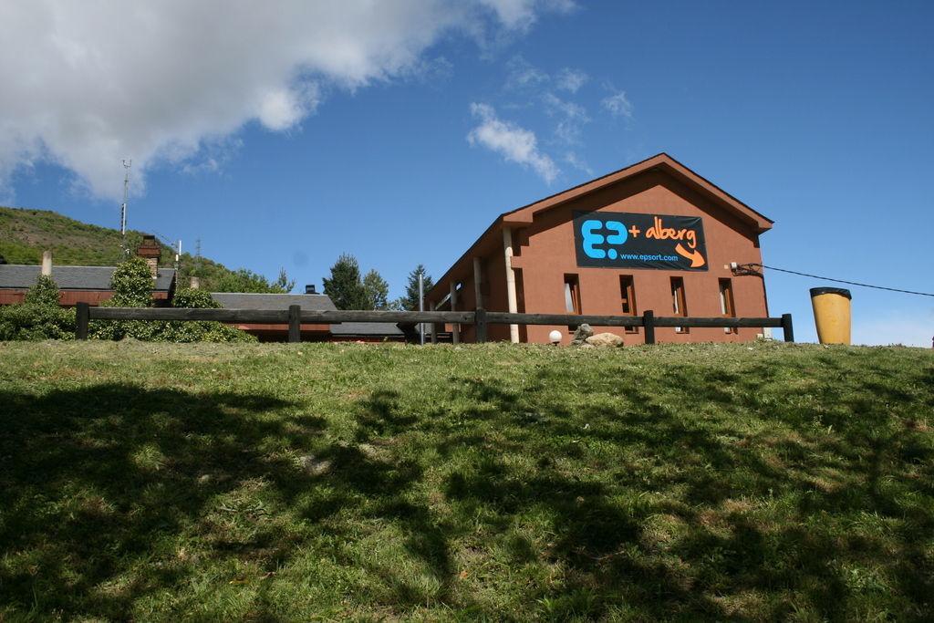 Alberg Escola De Piraguisme De ソート エクステリア 写真